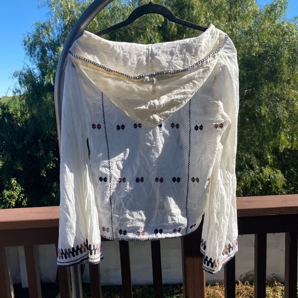 Free People, Long Sleeve, Embroidered Ivory Boho Hooded Top. Size Small. NWOT - Picture 8 of 11